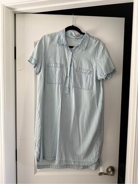 Woman’s Light Blue Short-Sleeve dress